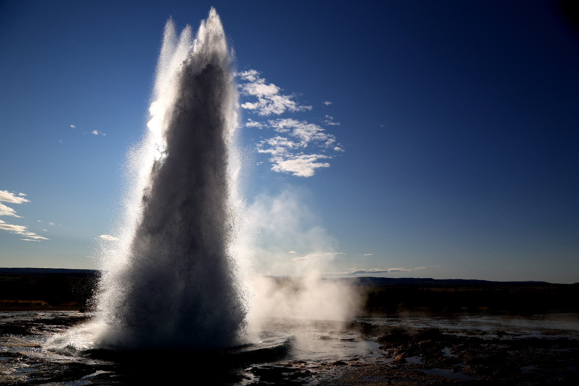 Eruzione del geyser Strokkur, Haukadalur, Islanda